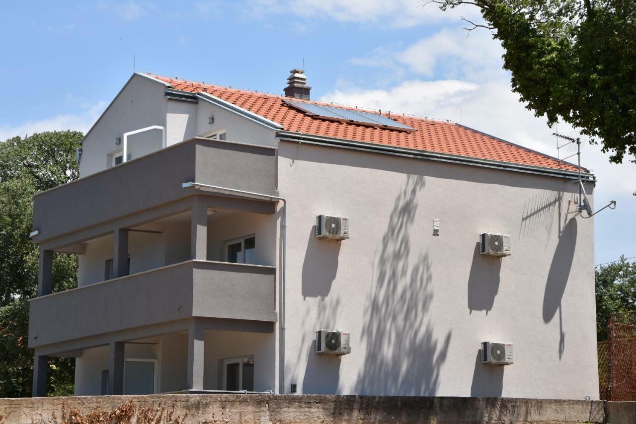Luka Apartments بيوغْغاد نا موغو المظهر الخارجي الصورة